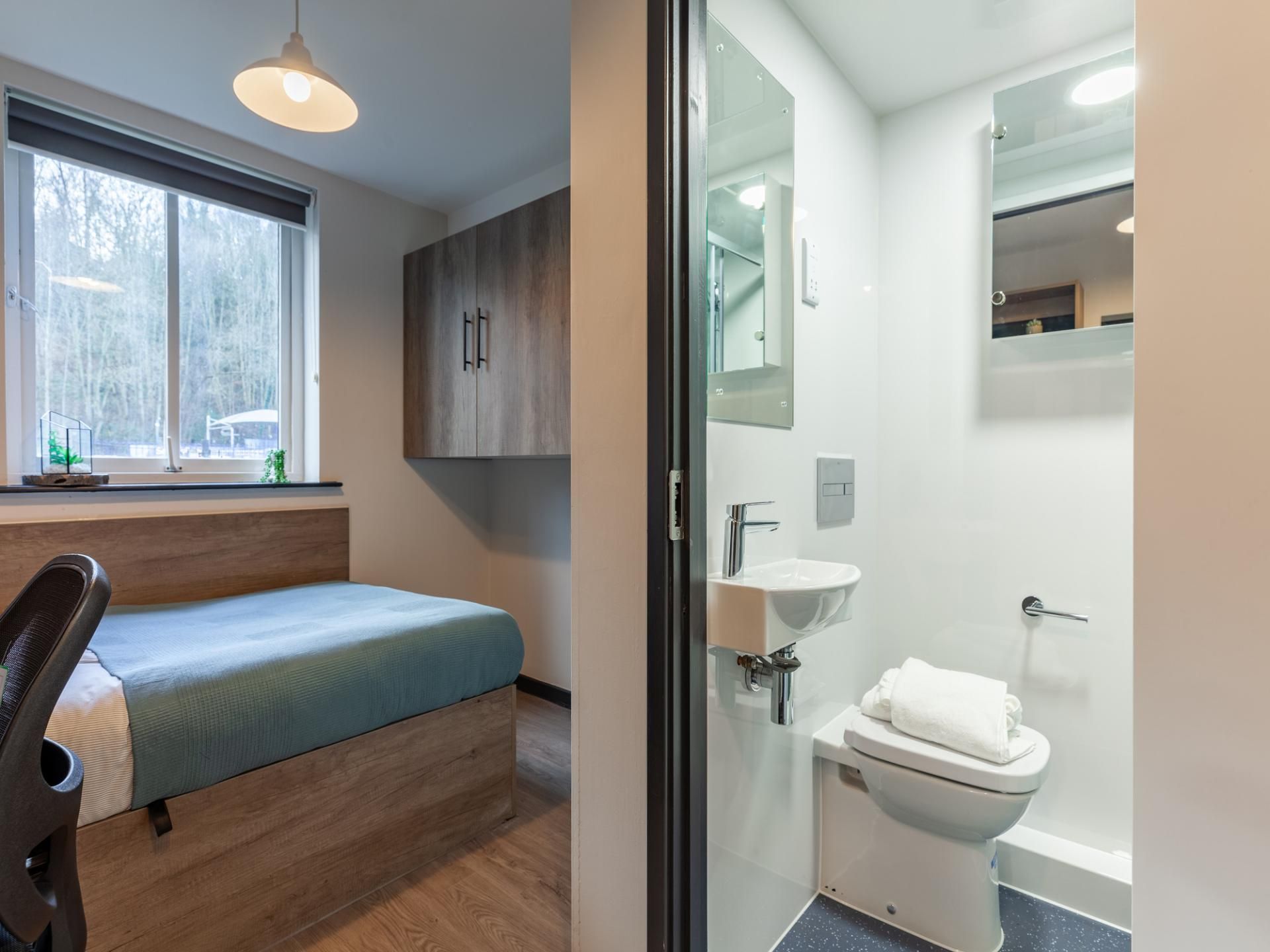 7 Bed Premium Ensuite - room